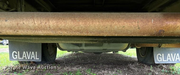 image for item DY0505 2013 Ford E350 shuttle bus