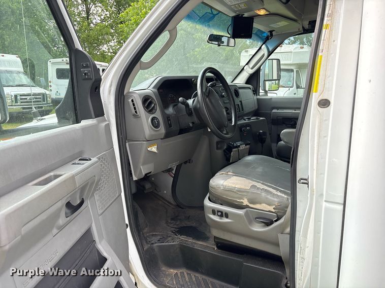 image for item DY0505 2013 Ford E350 shuttle bus