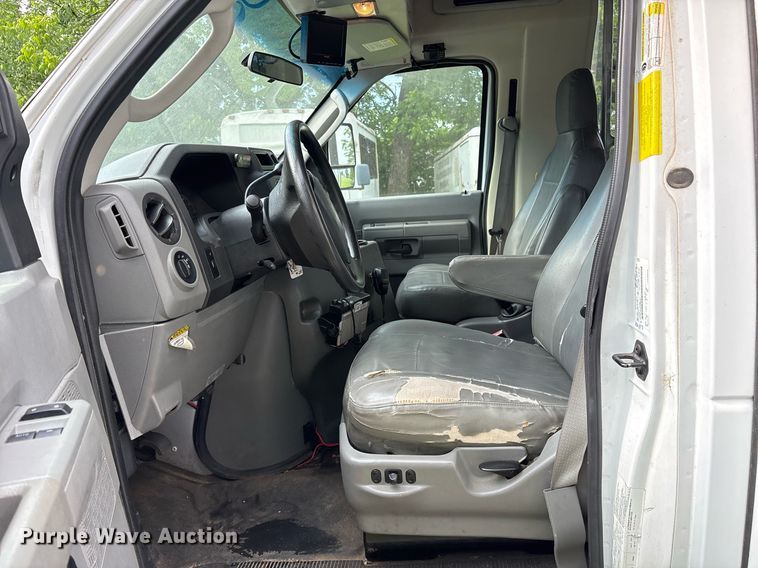 image for item DY0505 2013 Ford E350 shuttle bus