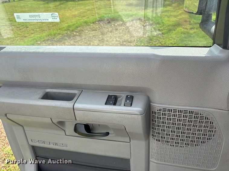 image for item DY0505 2013 Ford E350 shuttle bus