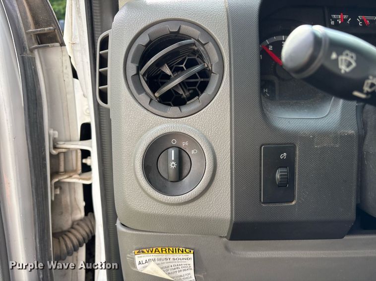 image for item DY0505 2013 Ford E350 shuttle bus