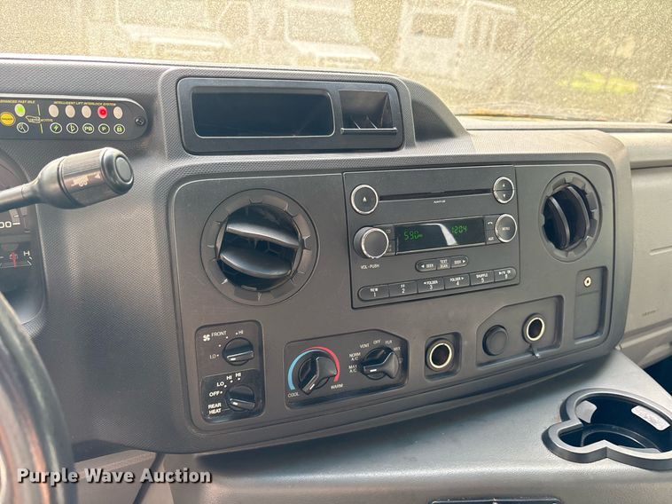 image for item DY0505 2013 Ford E350 shuttle bus