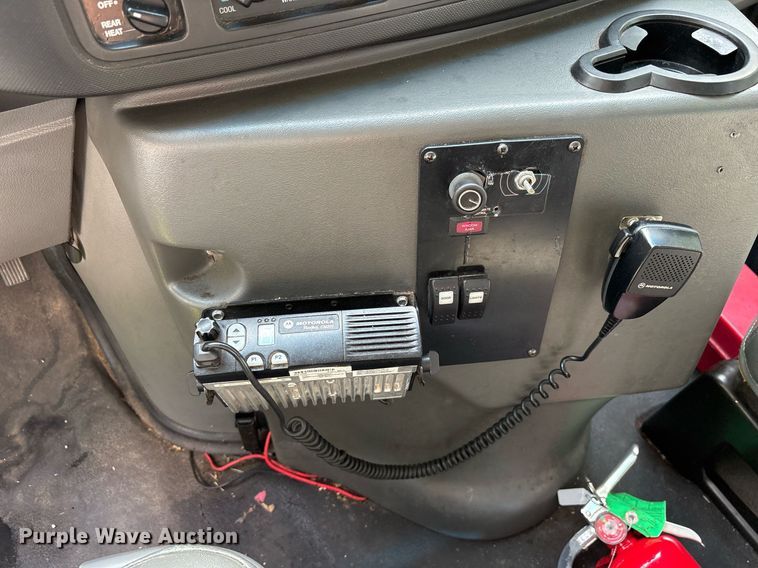 image for item DY0505 2013 Ford E350 shuttle bus