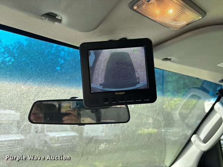 image for item DY0505 2013 Ford E350 shuttle bus