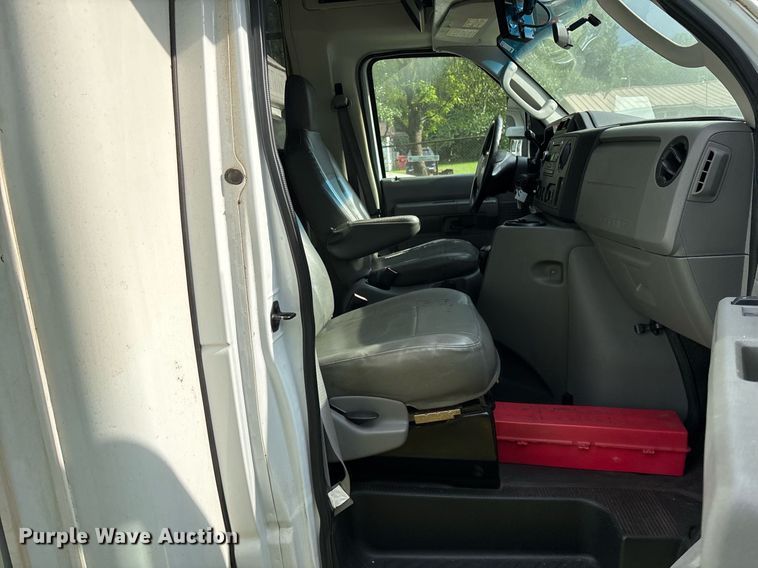 image for item DY0505 2013 Ford E350 shuttle bus