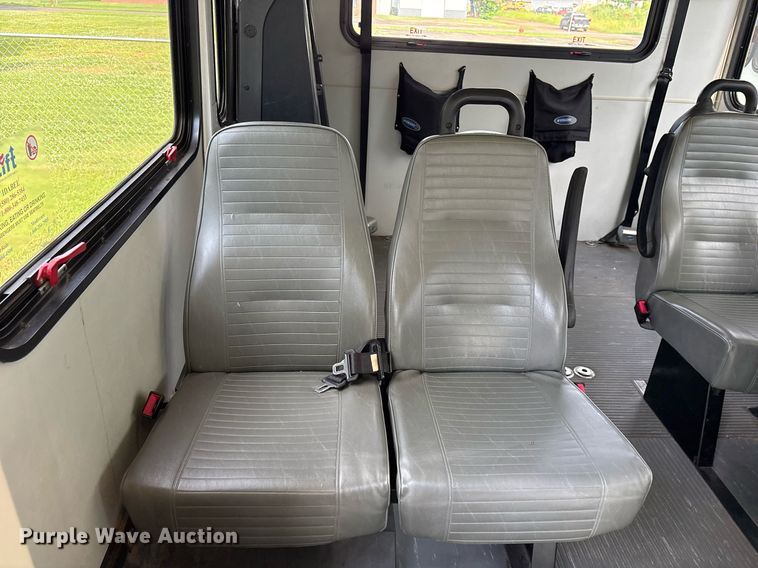 image for item DY0505 2013 Ford E350 shuttle bus