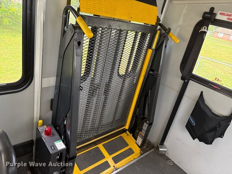 image for item DY0505 2013 Ford E350 shuttle bus