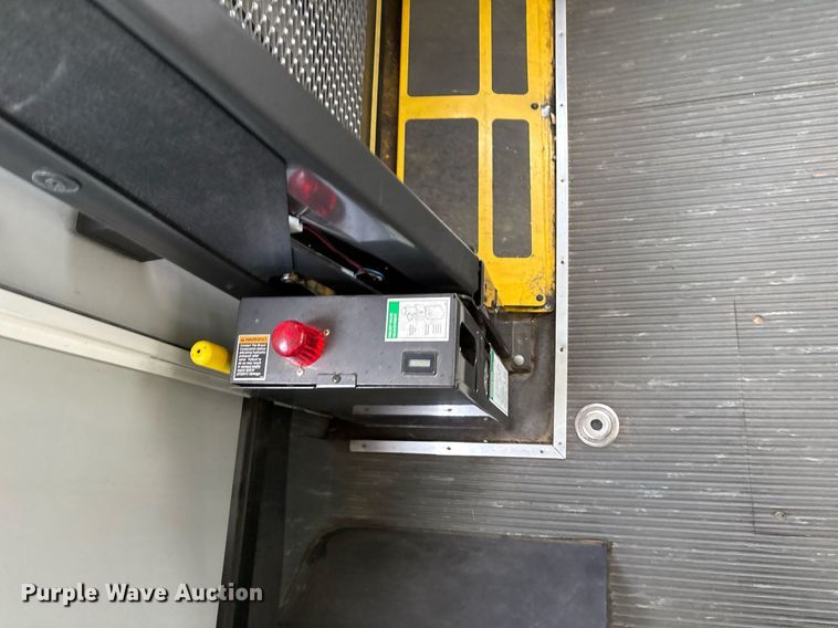 image for item DY0505 2013 Ford E350 shuttle bus