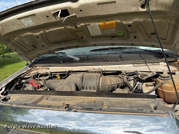 image for item DY0505 2013 Ford E350 shuttle bus