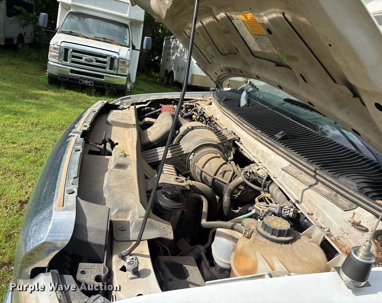 image for item DY0505 2013 Ford E350 shuttle bus