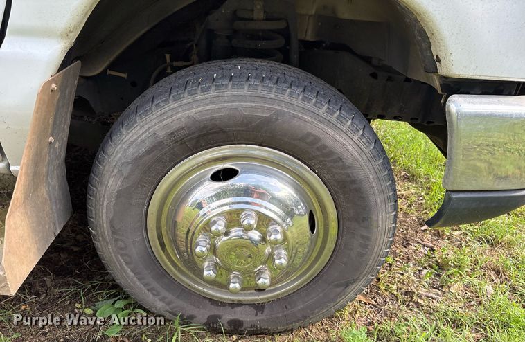 image for item DY0505 2013 Ford E350 shuttle bus