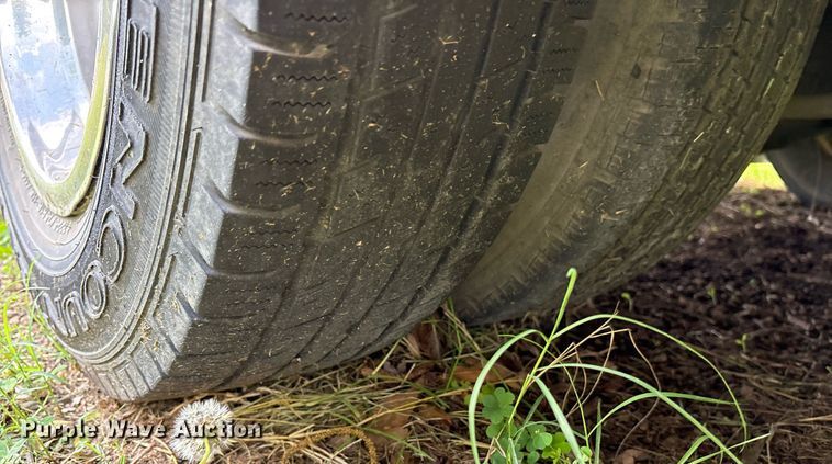 image for item DY0505 2013 Ford E350 shuttle bus