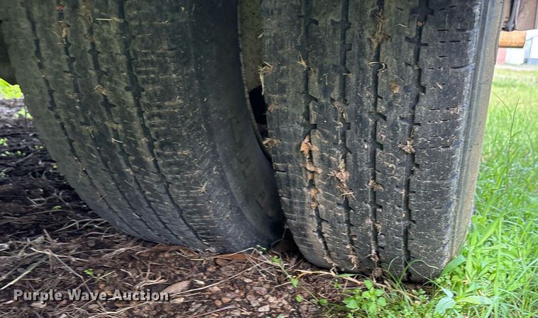 image for item DY0505 2013 Ford E350 shuttle bus