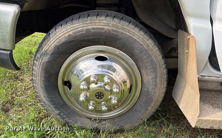 image for item DY0505 2013 Ford E350 shuttle bus