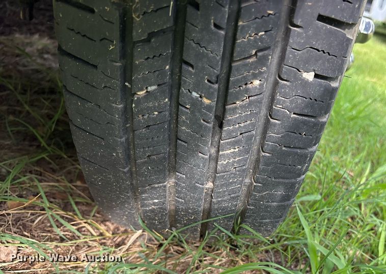 image for item DY0505 2013 Ford E350 shuttle bus