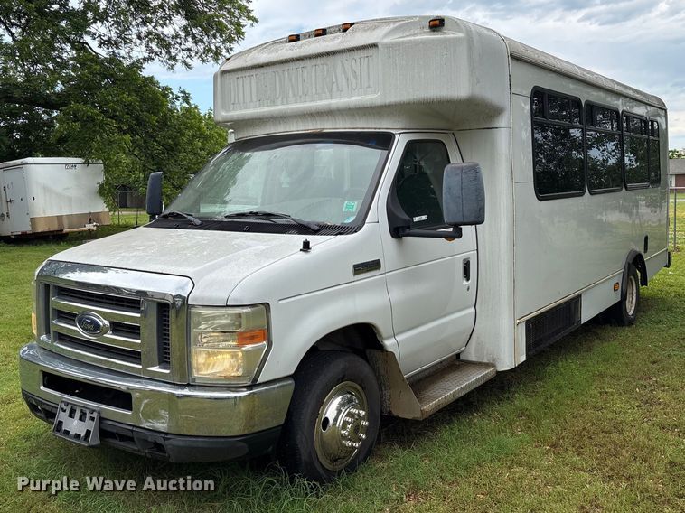 image for item DY0506 2009 Ford E450 shuttle bus
