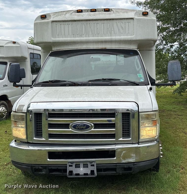 image for item DY0506 2009 Ford E450 shuttle bus