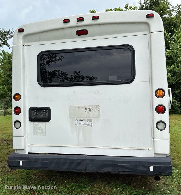 image for item DY0506 2009 Ford E450 shuttle bus