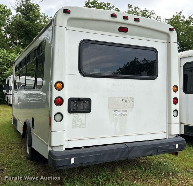 image for item DY0506 2009 Ford E450 shuttle bus