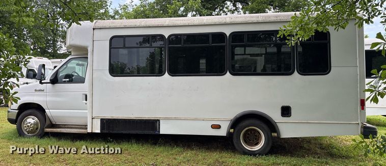image for item DY0506 2009 Ford E450 shuttle bus
