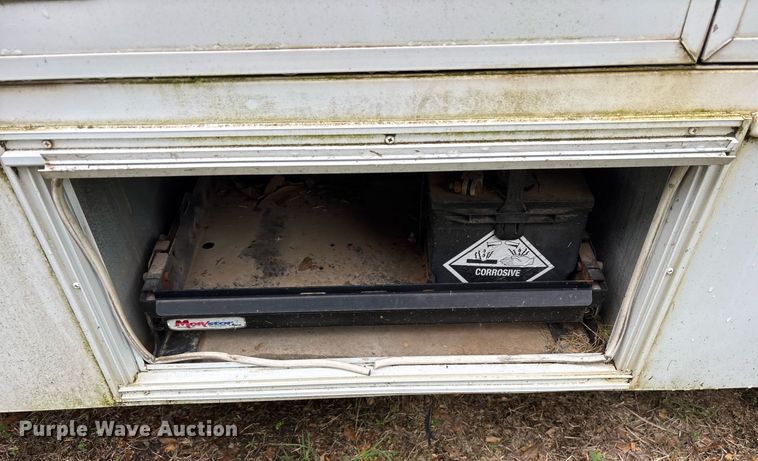 image for item DY0506 2009 Ford E450 shuttle bus