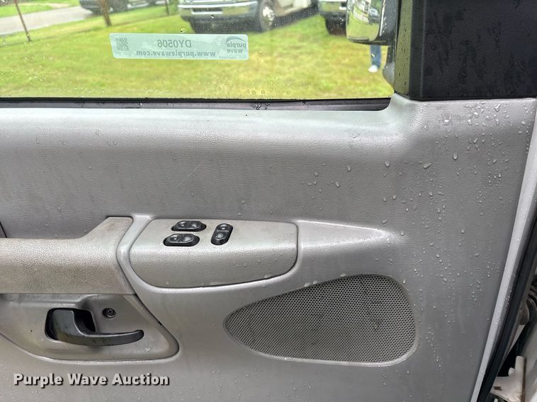 image for item DY0506 2009 Ford E450 shuttle bus