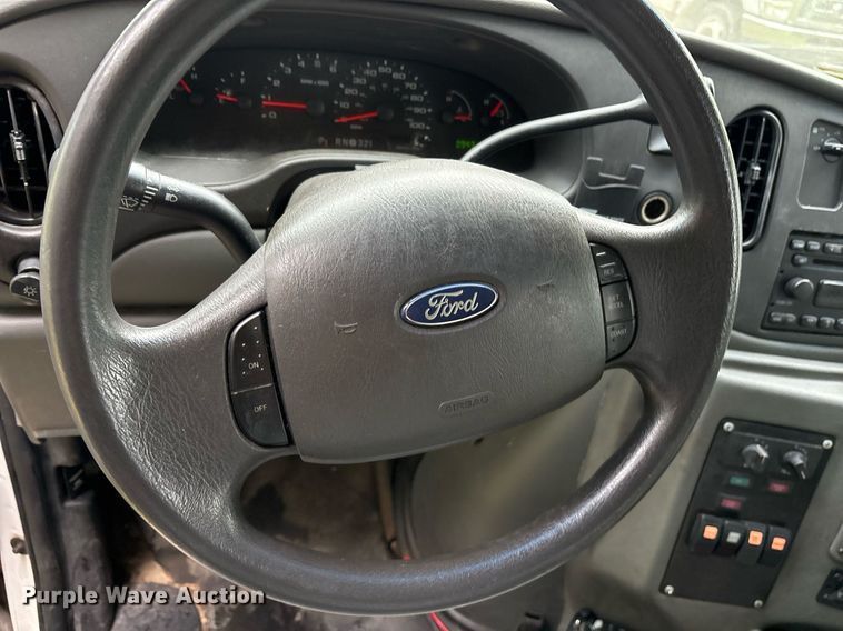 image for item DY0506 2009 Ford E450 shuttle bus