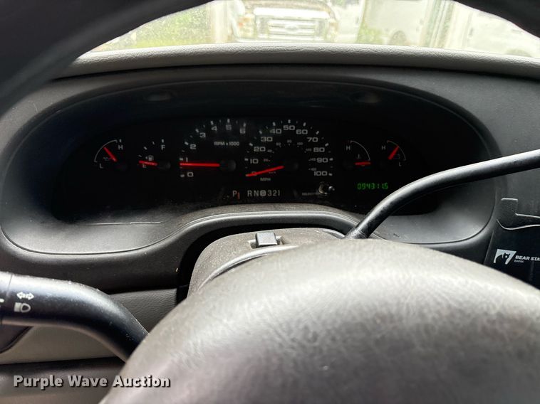 image for item DY0506 2009 Ford E450 shuttle bus