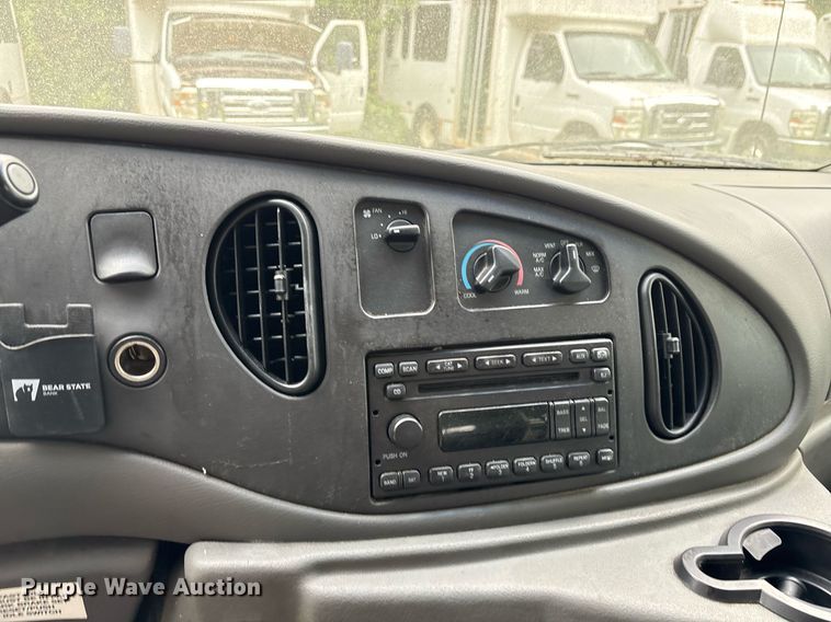 image for item DY0506 2009 Ford E450 shuttle bus