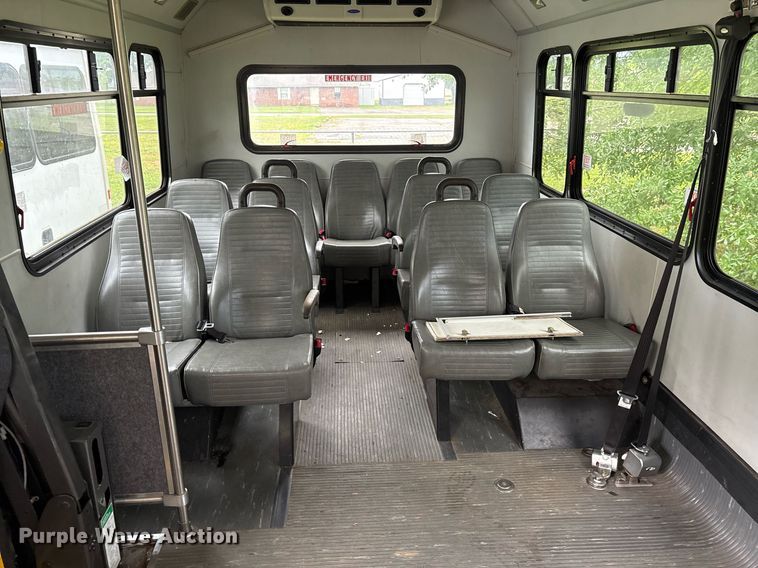 image for item DY0506 2009 Ford E450 shuttle bus