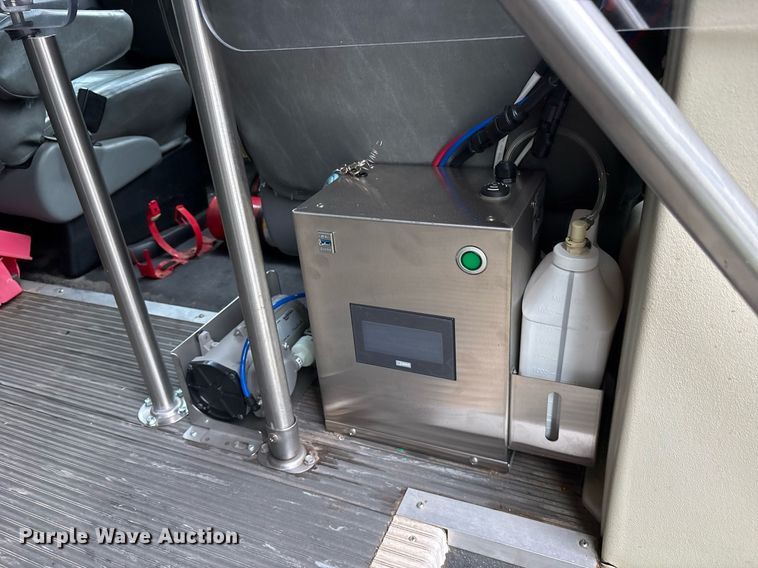 image for item DY0506 2009 Ford E450 shuttle bus