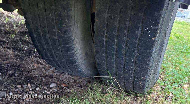 image for item DY0506 2009 Ford E450 shuttle bus