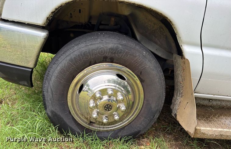 image for item DY0506 2009 Ford E450 shuttle bus