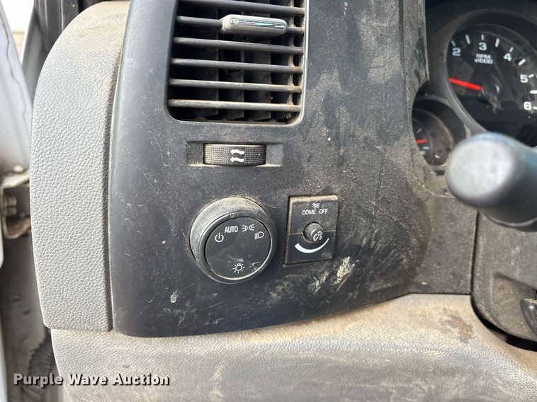 image for item DY0528 2008 Chevrolet Silverado 1500 pickup truck