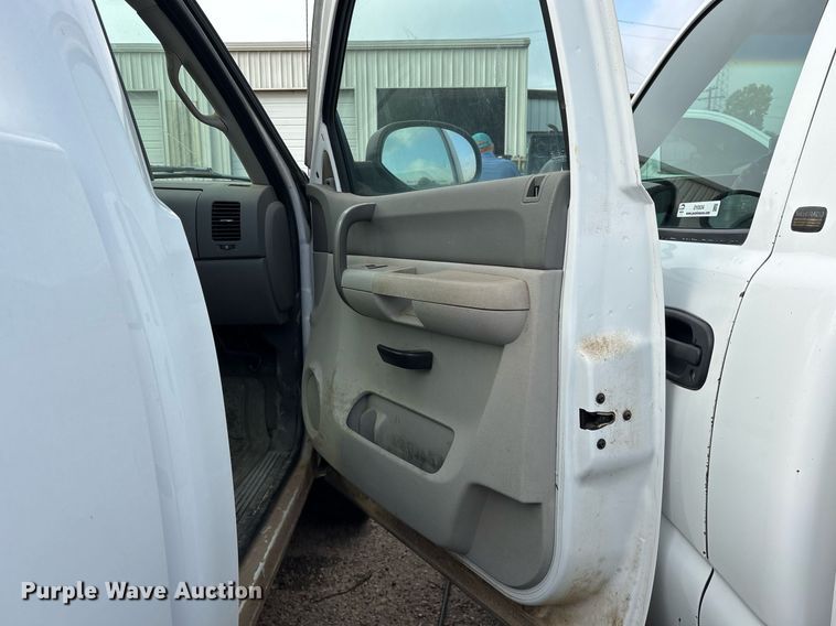 image for item DY0528 2008 Chevrolet Silverado 1500 pickup truck