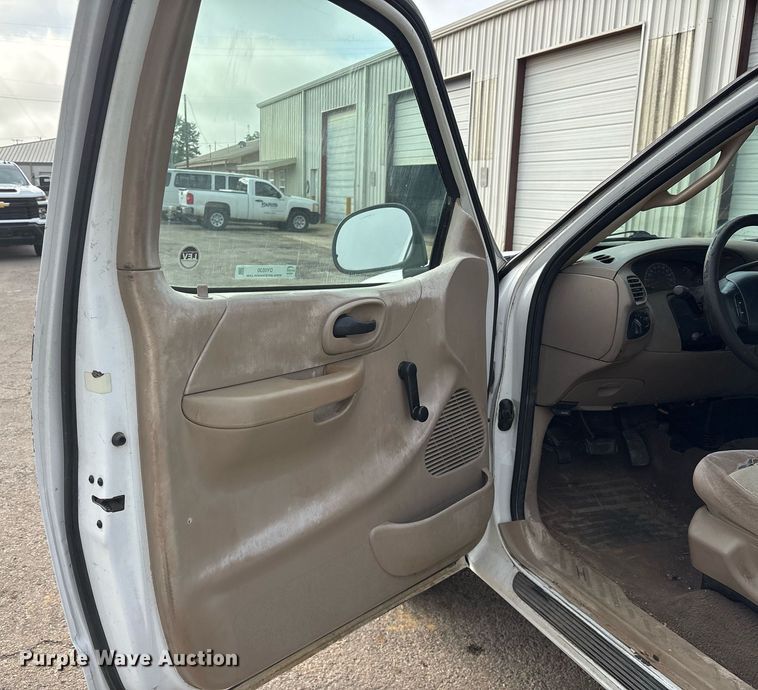 image for item DY0530 2000 Ford F150 SuperCab pickup truck