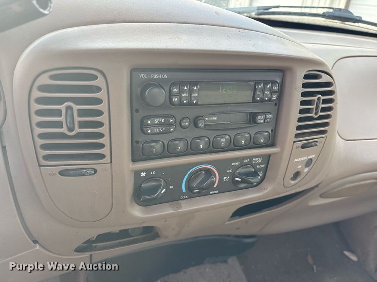 image for item DY0530 2000 Ford F150 SuperCab pickup truck