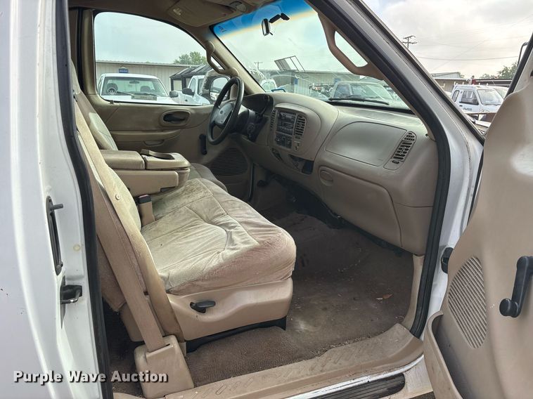 image for item DY0530 2000 Ford F150 SuperCab pickup truck