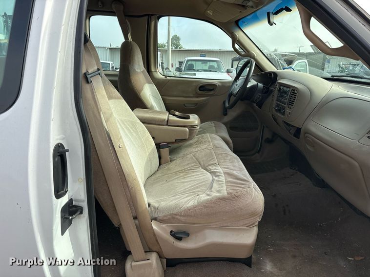 image for item DY0530 2000 Ford F150 SuperCab pickup truck