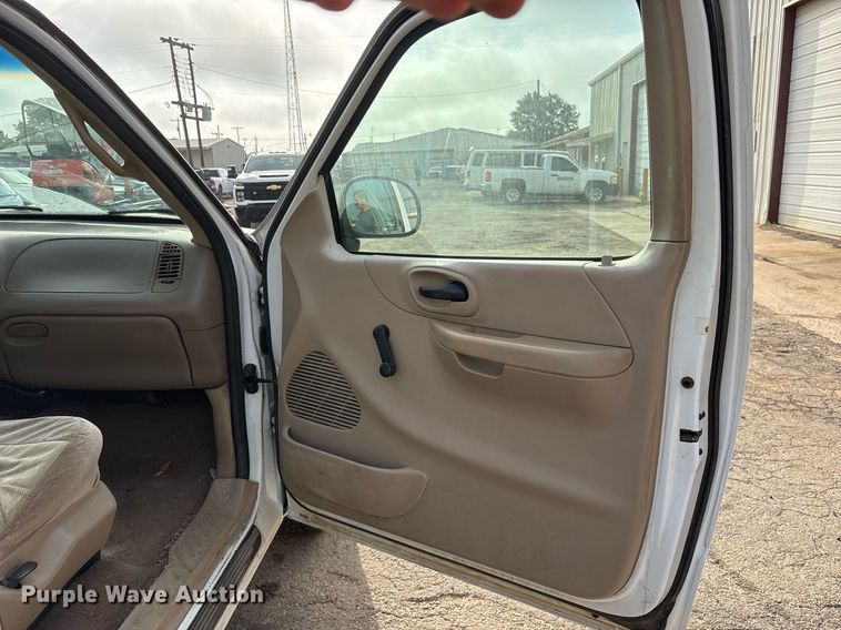 image for item DY0530 2000 Ford F150 SuperCab pickup truck