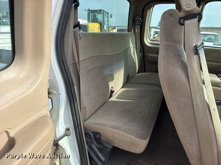 image for item DY0530 2000 Ford F150 SuperCab pickup truck