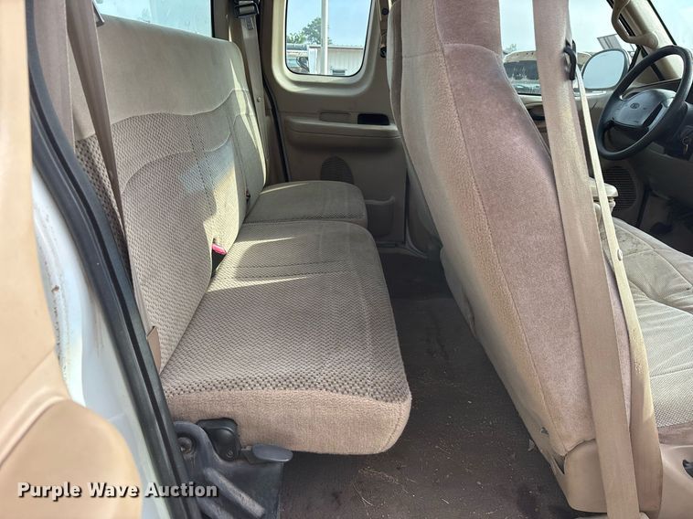 image for item DY0530 2000 Ford F150 SuperCab pickup truck