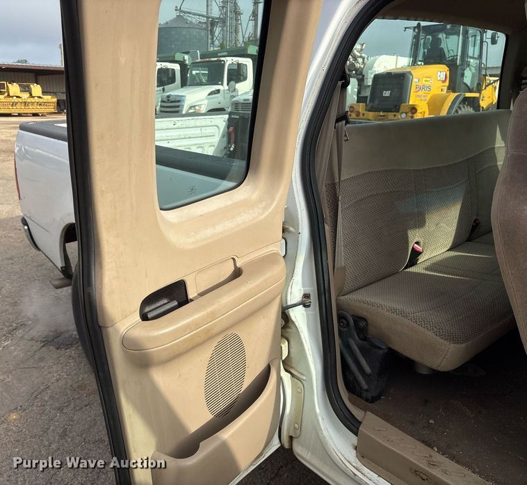 image for item DY0530 2000 Ford F150 SuperCab pickup truck