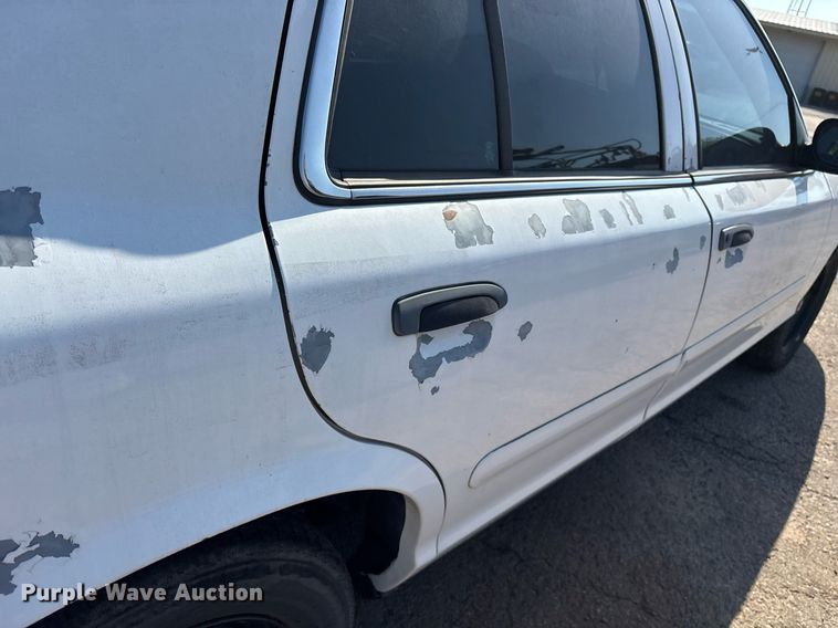 image for item DY0531 2001 Ford Crown Victoria Police Interceptor 