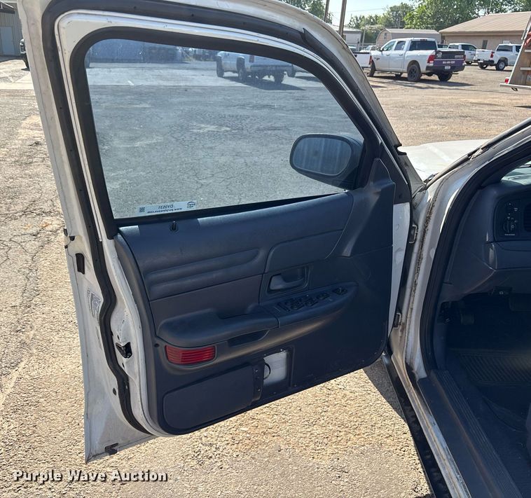 image for item DY0531 2001 Ford Crown Victoria Police Interceptor 