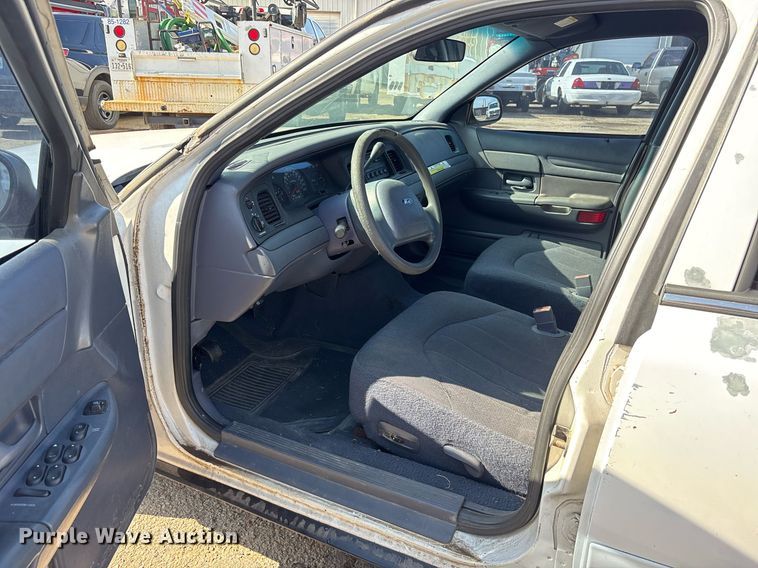 image for item DY0531 2001 Ford Crown Victoria Police Interceptor 