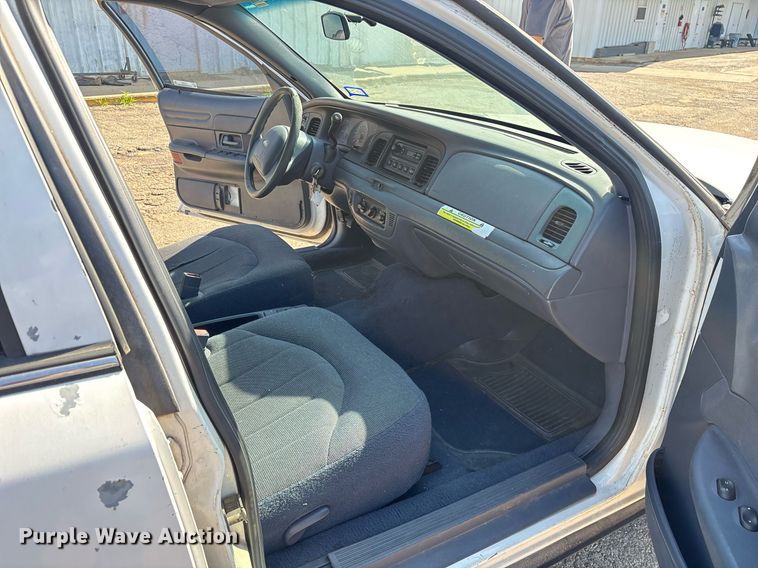 image for item DY0531 2001 Ford Crown Victoria Police Interceptor 