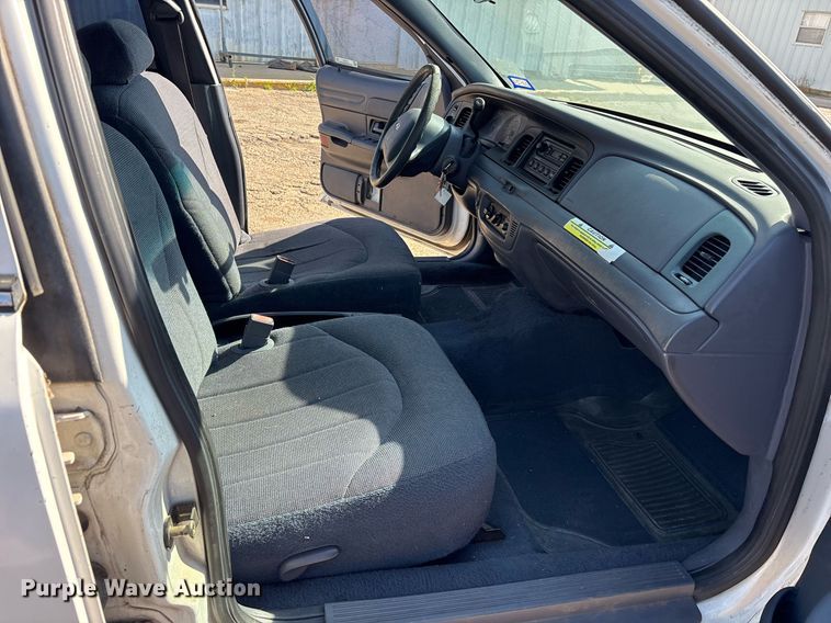 image for item DY0531 2001 Ford Crown Victoria Police Interceptor 