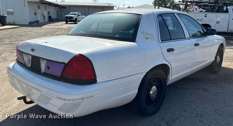 image for item DY0532 2011 Ford Crown Victoria Police Interceptor 