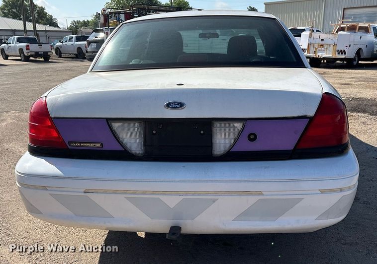 image for item DY0532 2011 Ford Crown Victoria Police Interceptor 